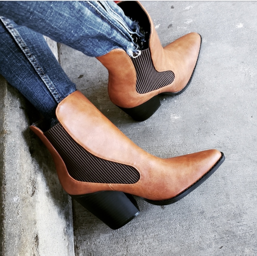 🚨ON SALE🚨//The Tobin// Cognac boots - Picture 3 of 8
